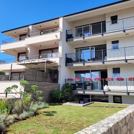 Apartments Doris Malinska Exterior photo