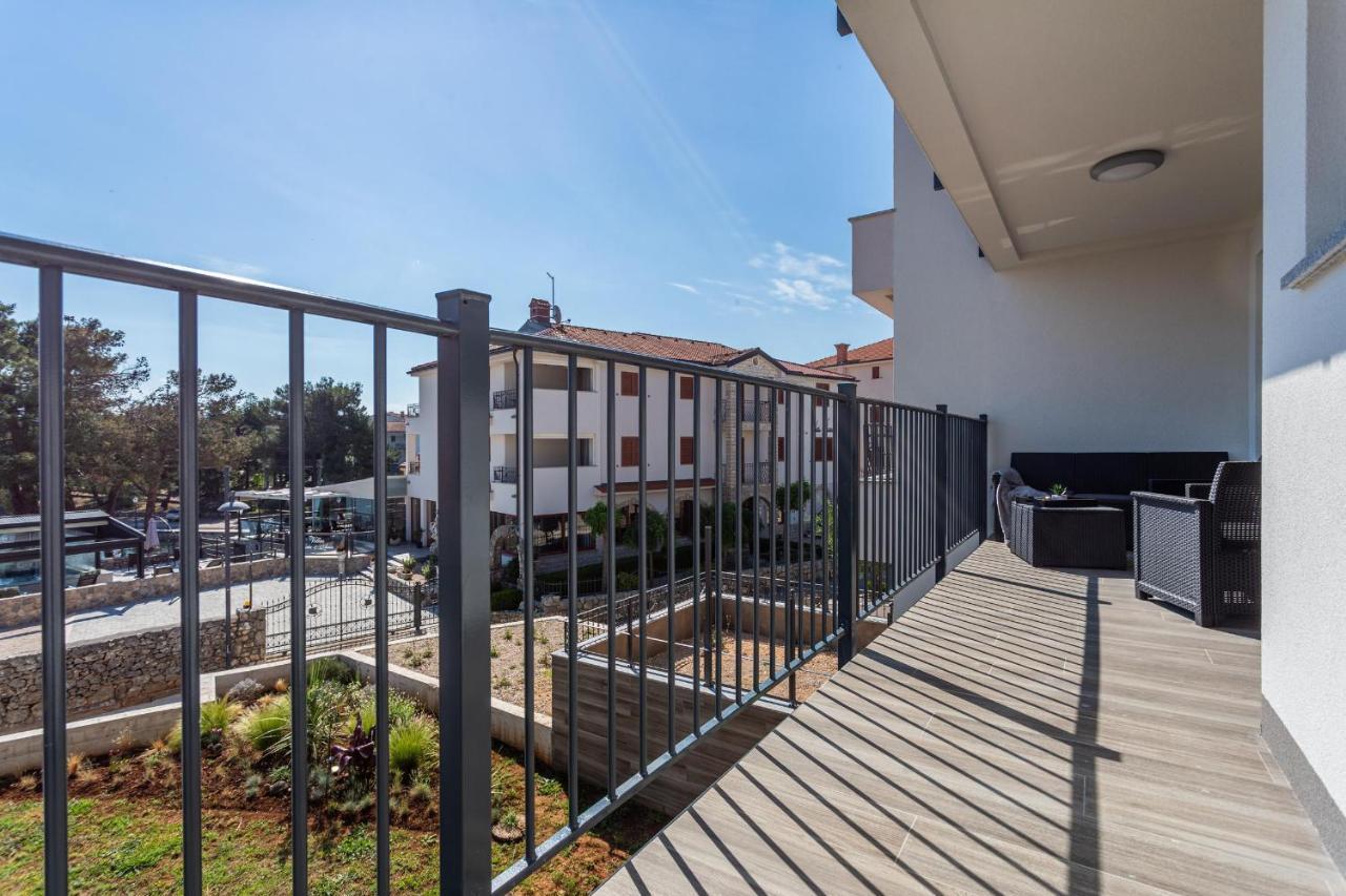 Apartments Doris Malinska Exterior photo